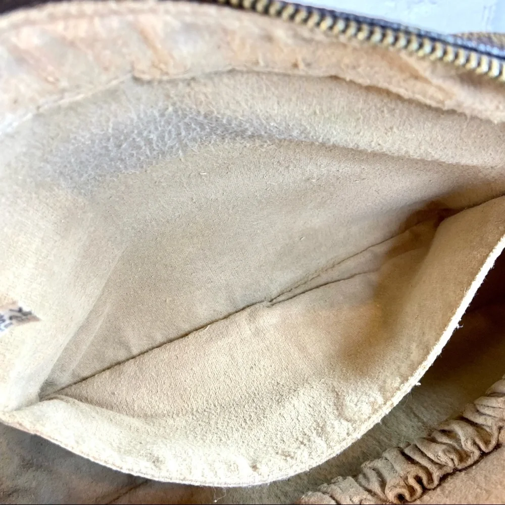 Louis Vuitton Trousse 23 Crossbody bag Custom Painted in rainbow with charms - Picture 7 of 16